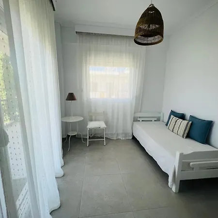 Golden Seafront Apartment Nea Moudania