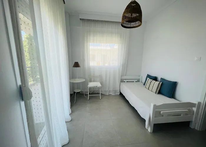 Golden Seafront Apartment Nea Moudania