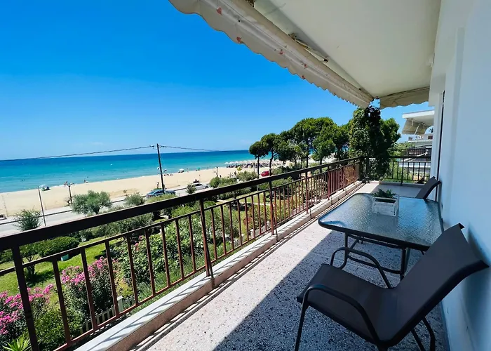 Golden Seafront Apartment *
