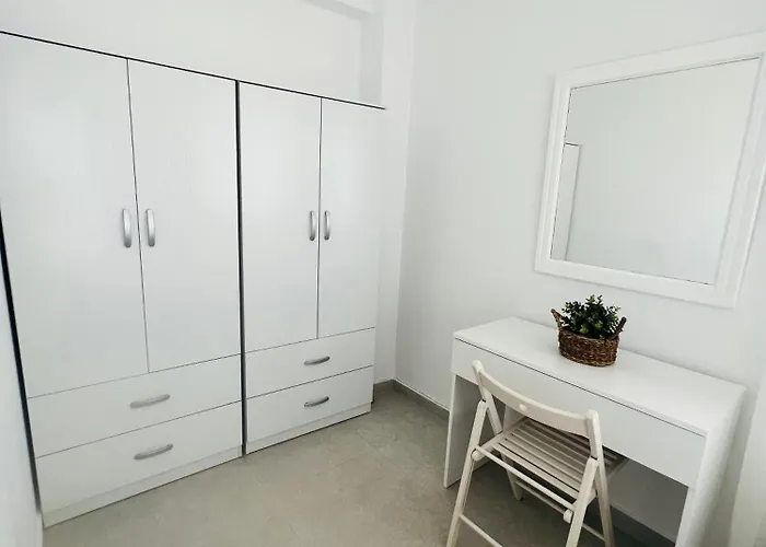 Golden Seafront Apartment Nea Moudania